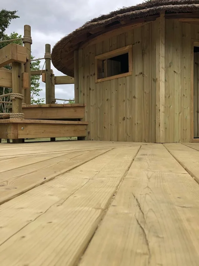 stunning outdoor deck for treehouse